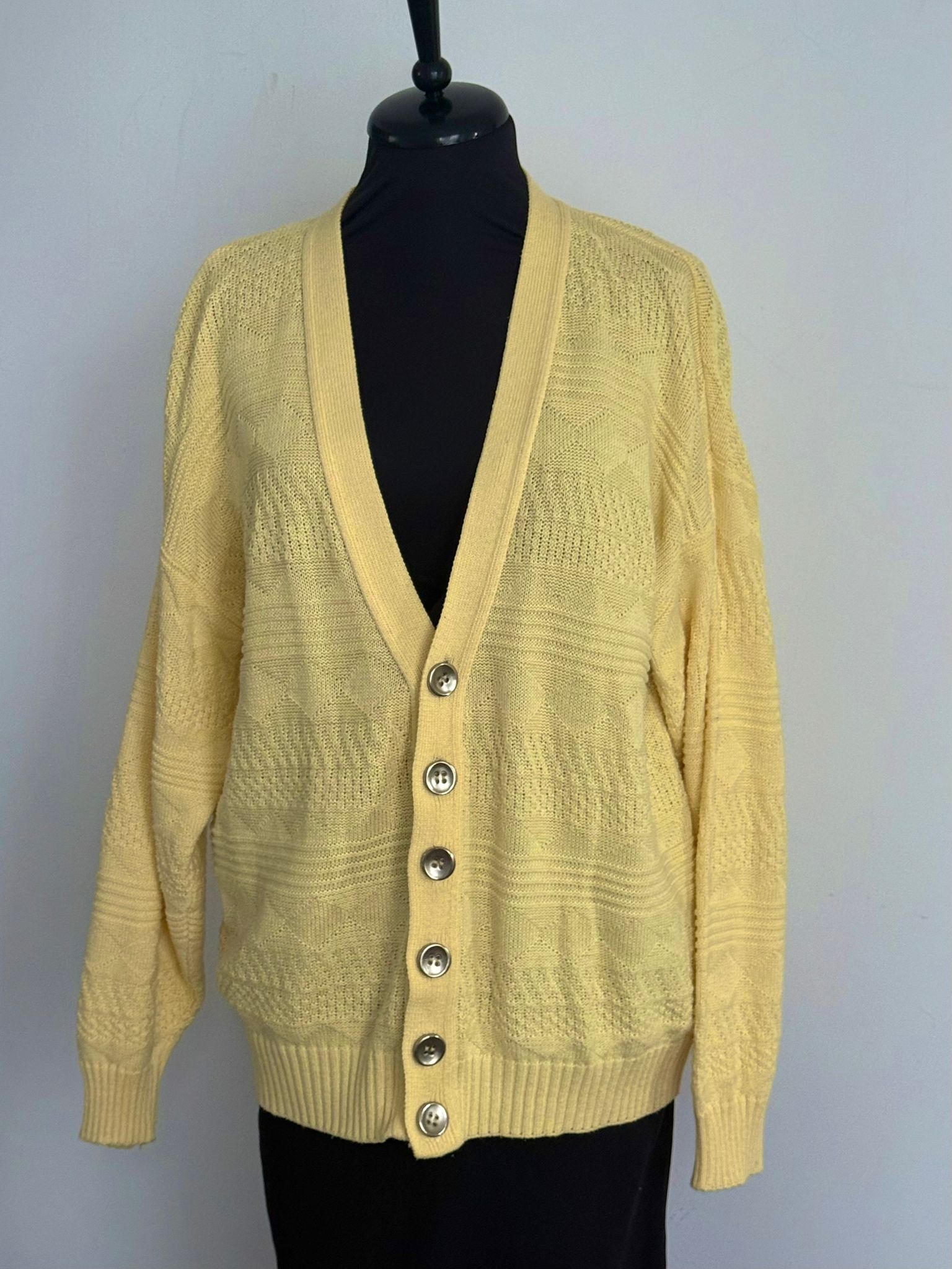 cardigan butter yellow butter yellow pulover femei nasturi vintage